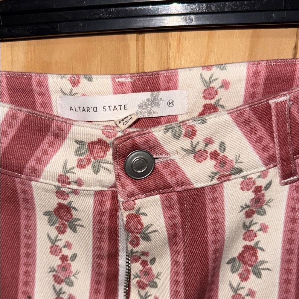 Altar'd State New With Tag Pink and White Floral Flare Cut Pants - Picture 2 of 7